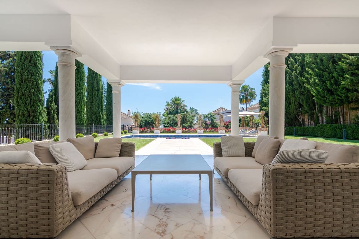 5 bedroom Villa for holiday rental in Marbella with pool - € 25,000 (Ref: 9807552)