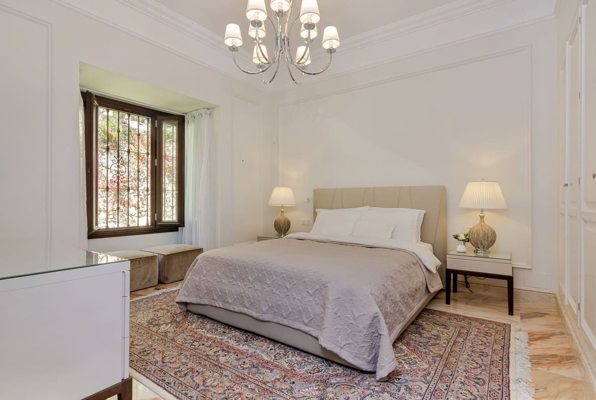 5 bedroom Villa for holiday rental in Marbella with pool - € 25,000 (Ref: 9807552)