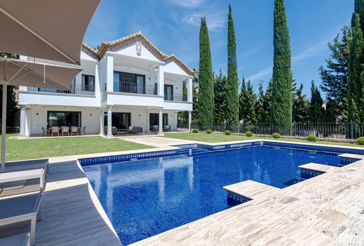 5 bedroom Villa for holiday rental in Marbella with pool - € 25,000 (Ref: 9807552)