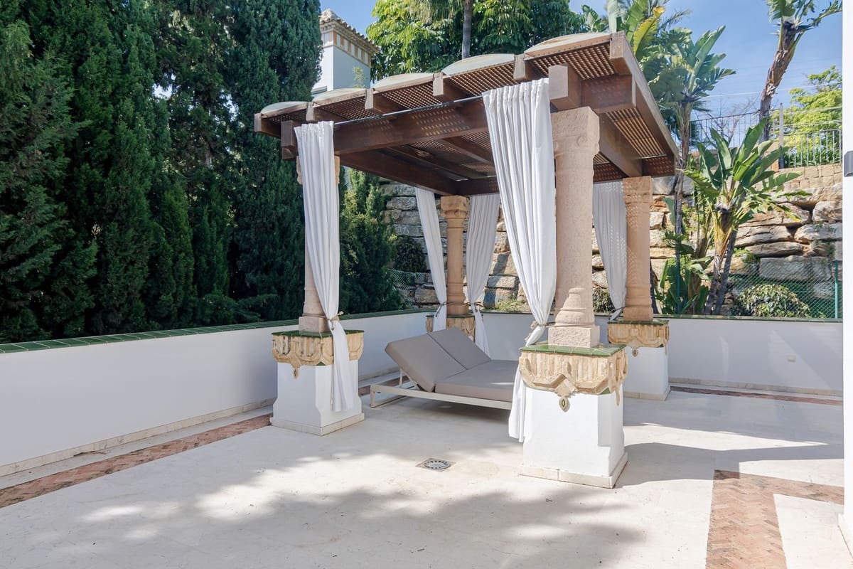 5 bedroom Villa for holiday rental in Marbella with pool - € 25,000 (Ref: 9807552)