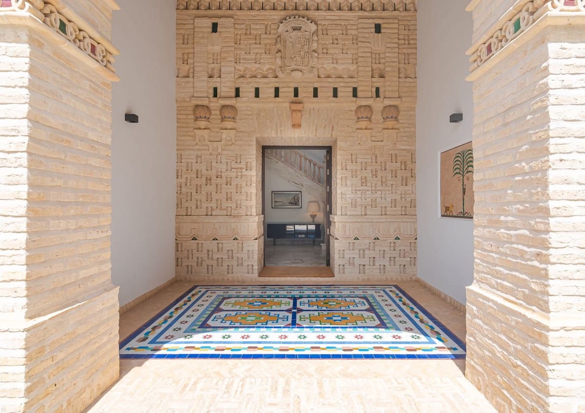 5 bedroom Villa for holiday rental in Marbella with pool - € 25,000 (Ref: 9807552)