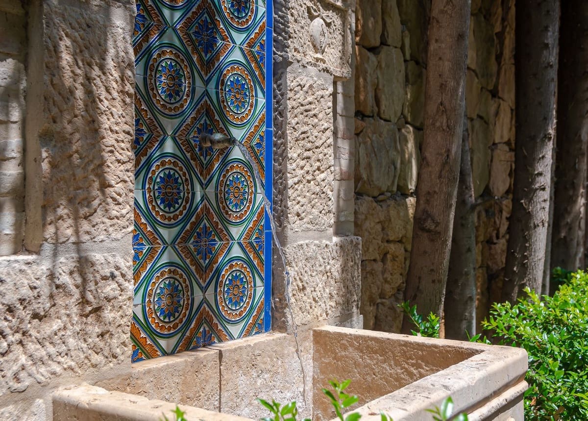 5 bedroom Villa for holiday rental in Marbella with pool - € 25,000 (Ref: 9807552)