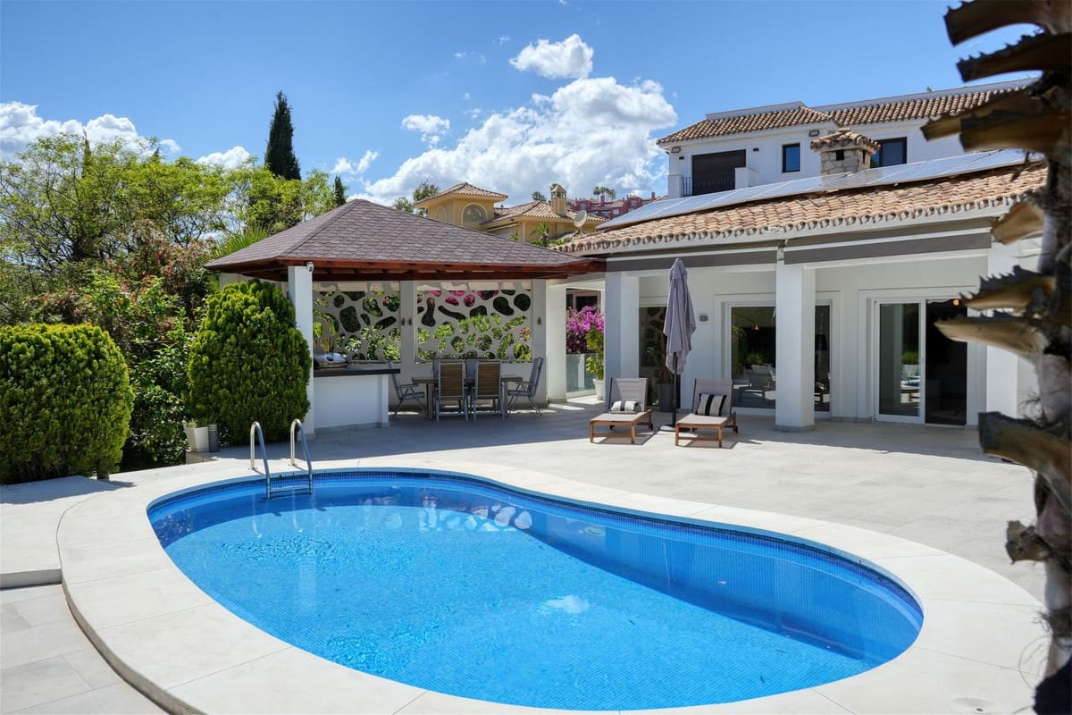 Chalet de 4 habitaciones en Benahavís en venta con piscina garaje - 2.950.000 € (Ref: 9854669)
