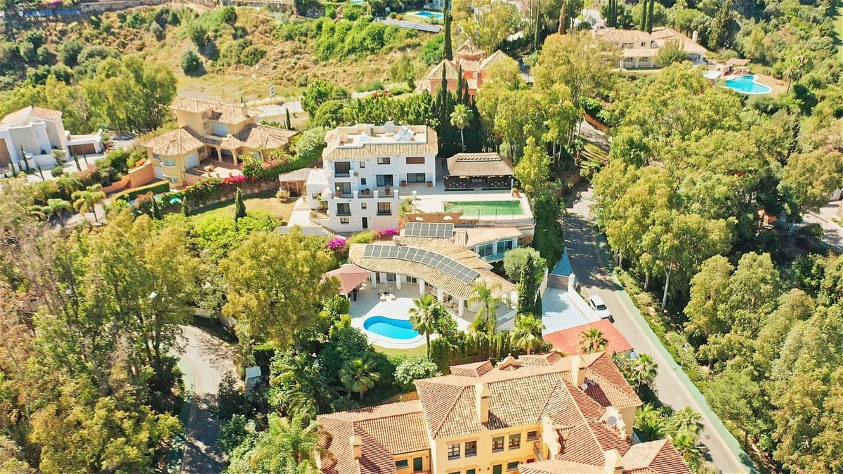 Chalet de 4 habitaciones en Benahavís en venta con piscina garaje - 2.950.000 € (Ref: 9854669)