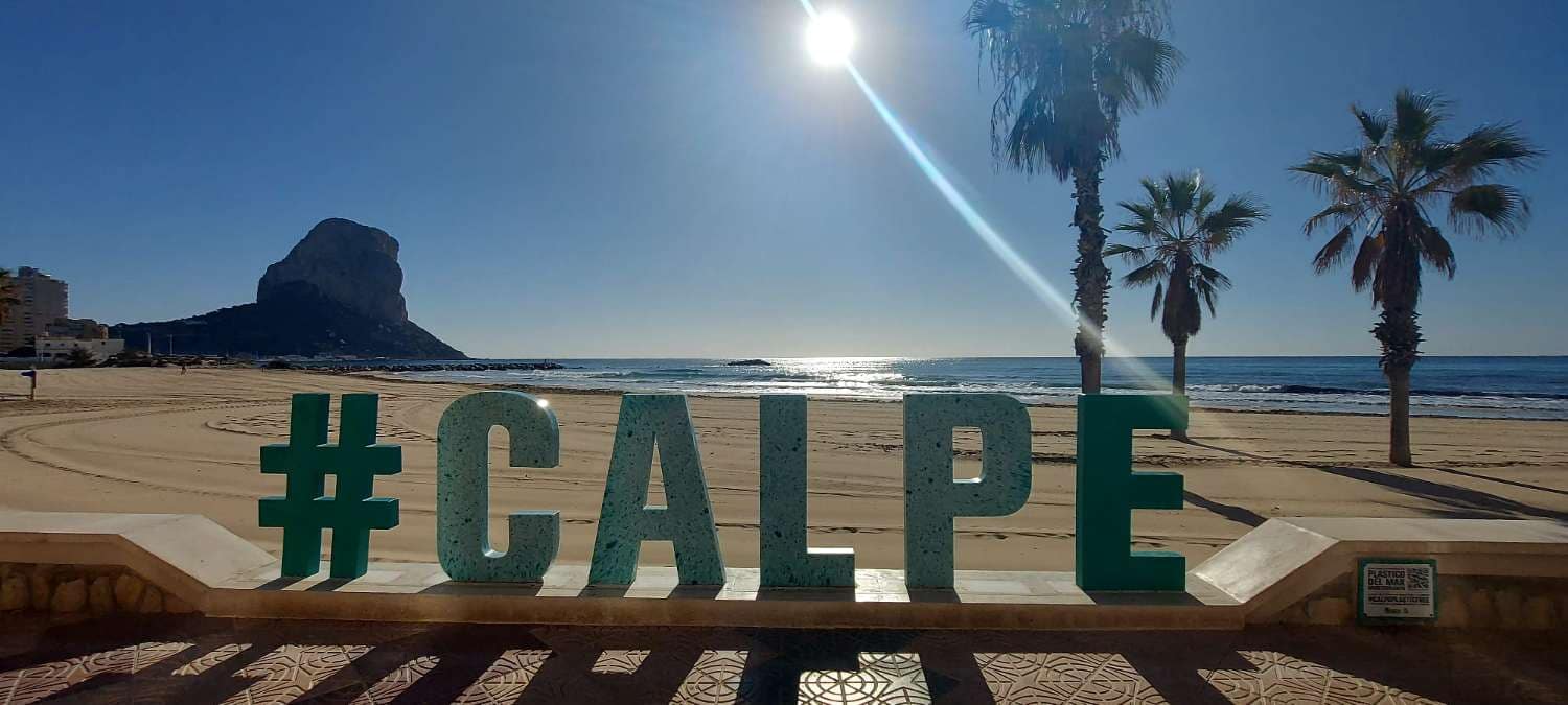 Pareado de 4 habitaciones en Calpe / Calp en venta con piscina garaje - 379.240 € (Ref: 10038967)