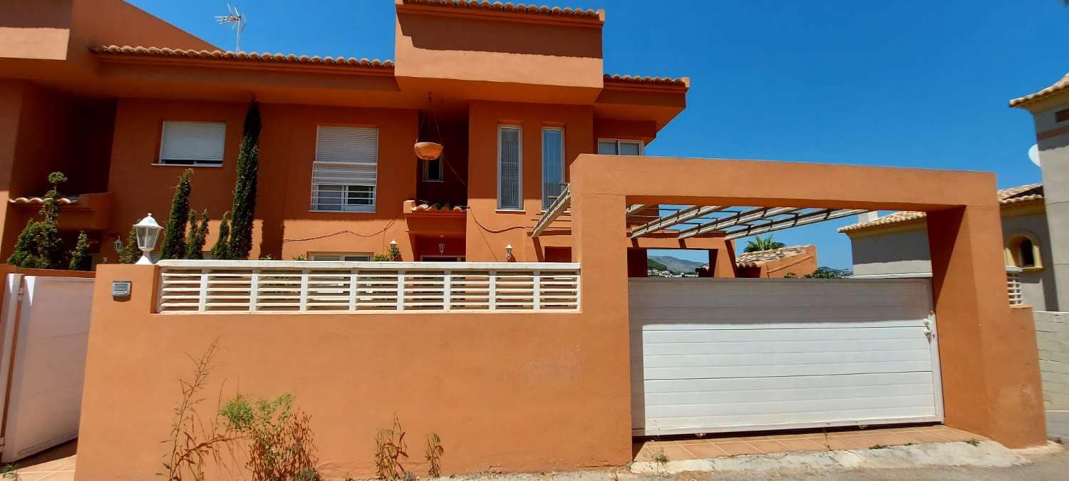 Chalet de 4 habitaciones en Calpe / Calp en venta con piscina garaje - 499.000 € (Ref: 10038968)