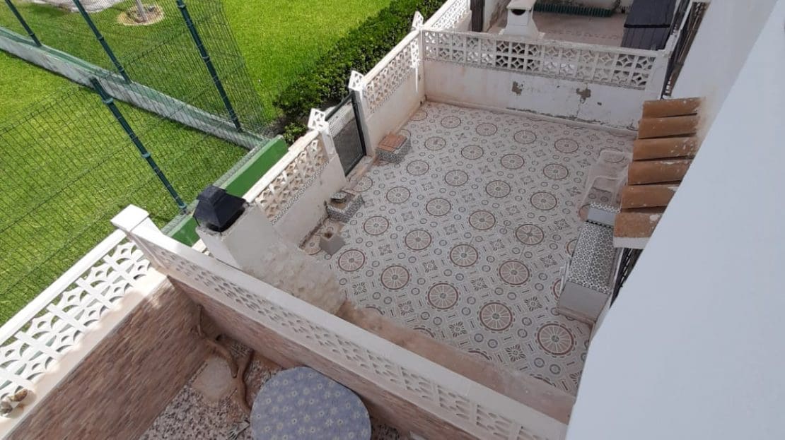 Bungalow de 1 habitación en Torrevieja en venta con piscina - 99.000 € (Ref: 8867689)