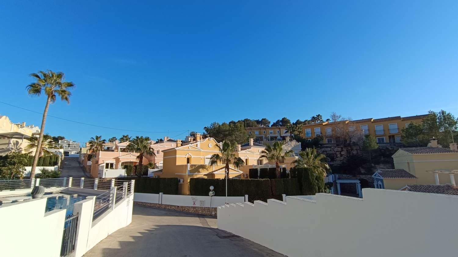 2 soveværelse Semi-Rækkehus til salg i Calpe / Calp med swimmingpool - € 285.000 (Ref: 8867692)