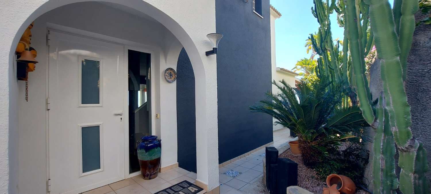 3 makuuhuone Huvila myytävänä paikassa Calpe / Calp mukana uima-altaan - 1 050 000 € (Ref: 8917633)