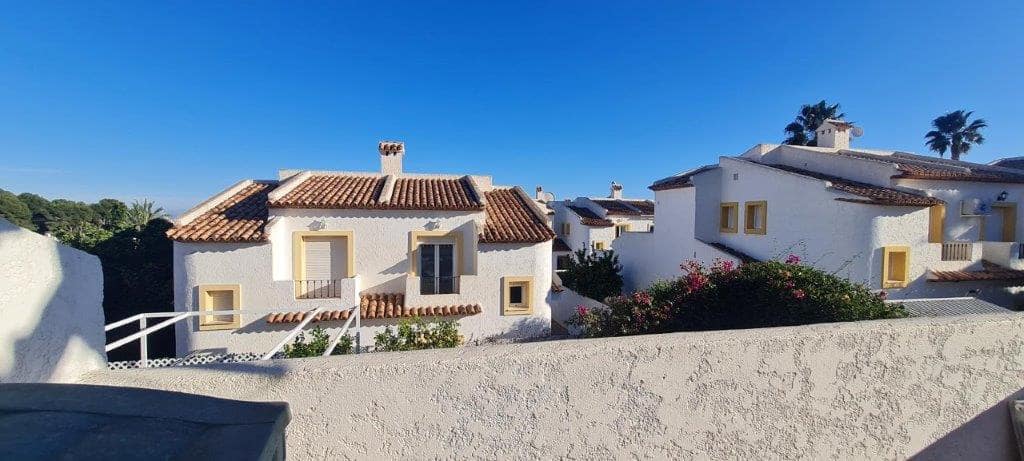 3 soveværelse Semi-Rækkehus til salg i Calpe / Calp med swimmingpool garage - € 350.000 (Ref: 9321444)