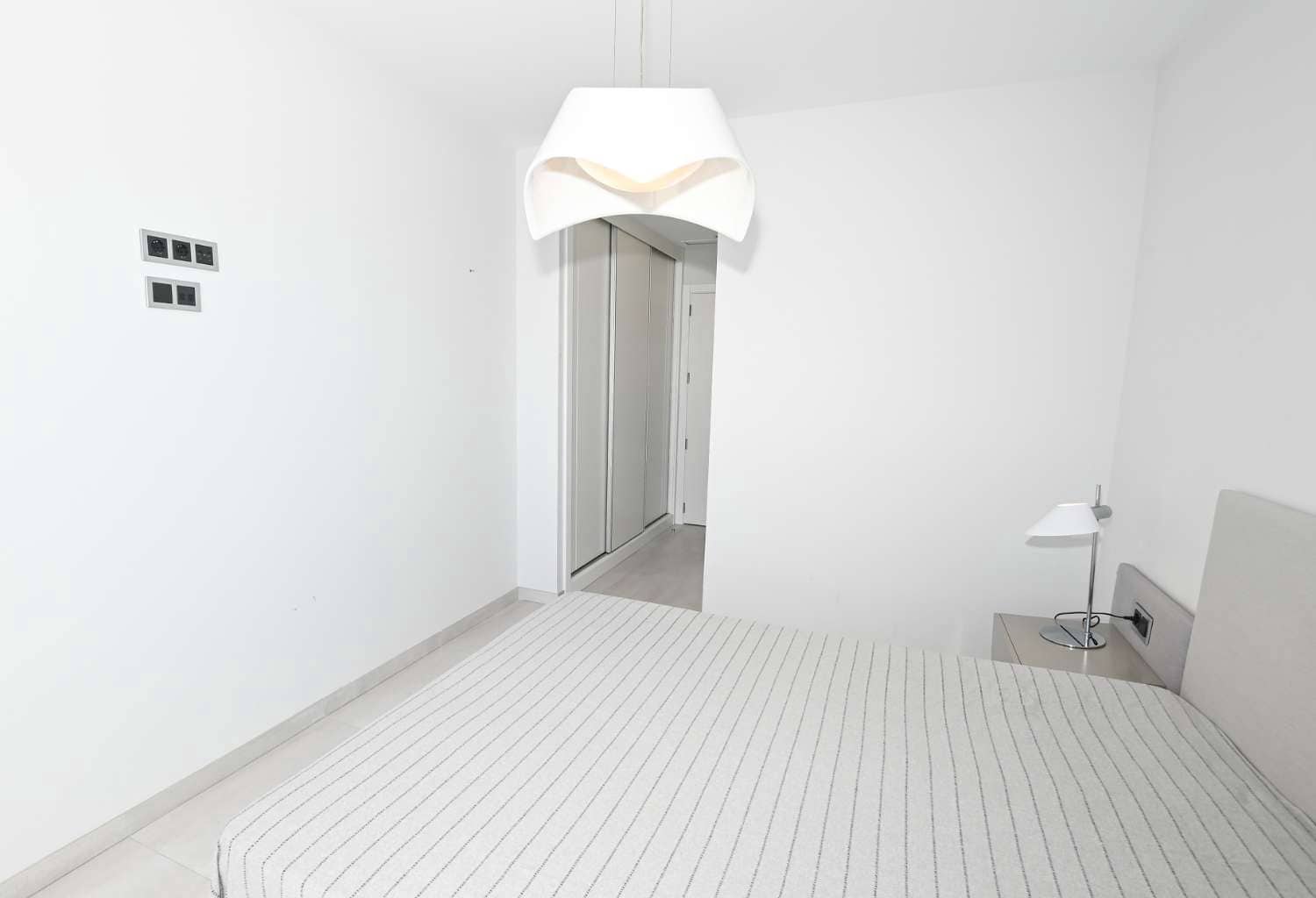 2 bedroom Beach Apartment for sale in Benidorm with pool - € 680,000 (Ref: 9610778)