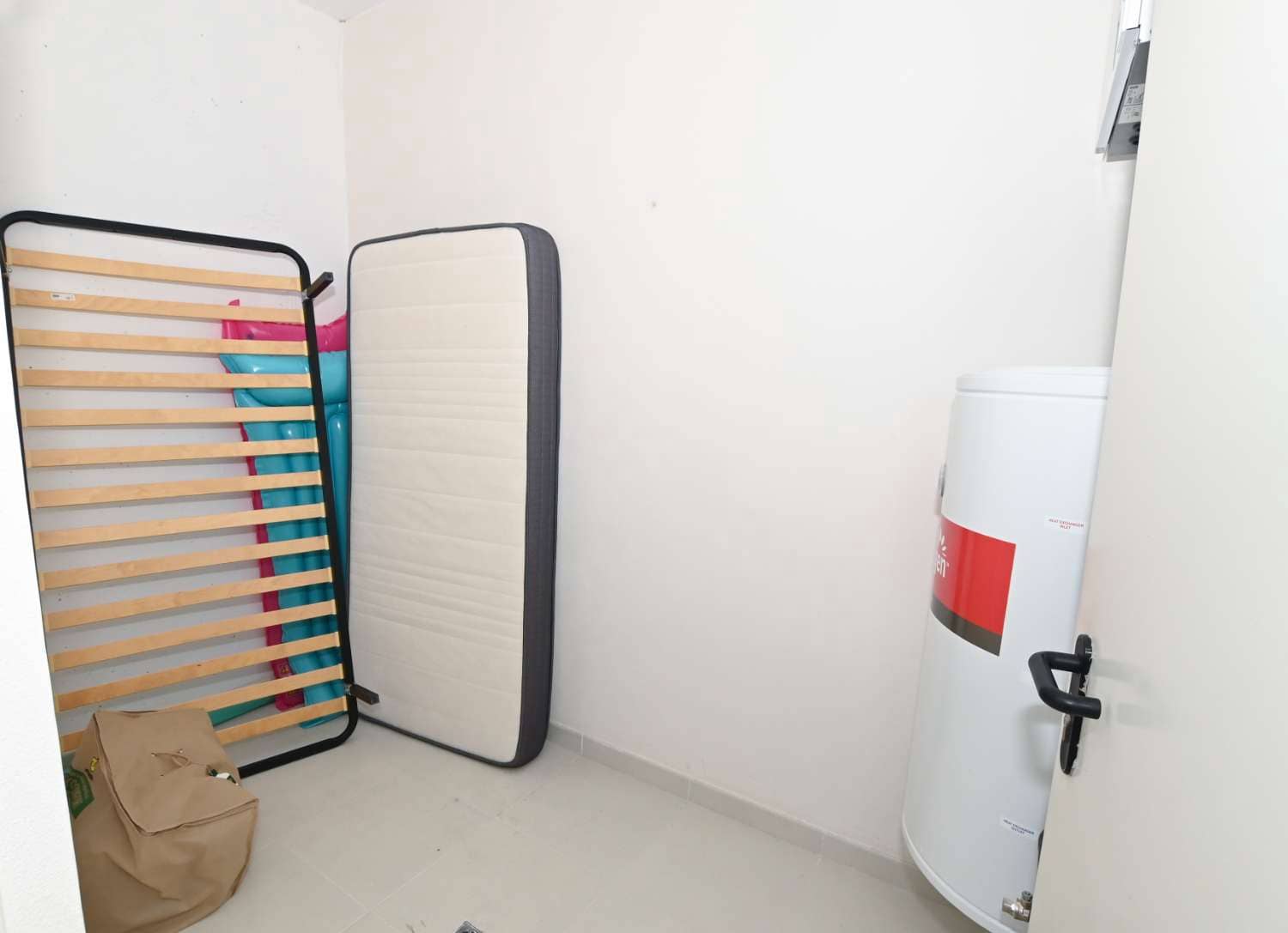 2 bedroom Beach Apartment for sale in Benidorm with pool - € 680,000 (Ref: 9610778)