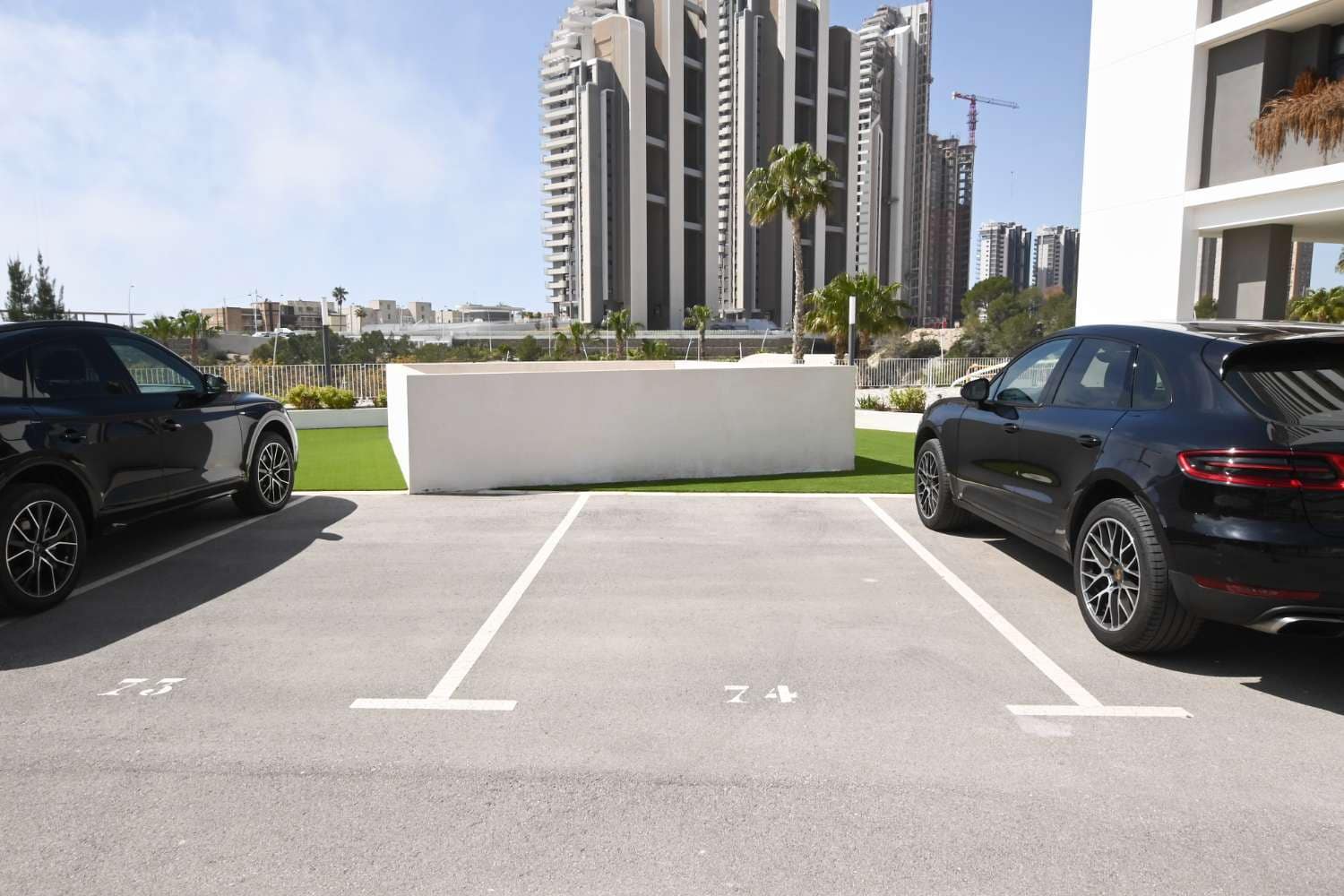 2 bedroom Beach Apartment for sale in Benidorm with pool - € 680,000 (Ref: 9610778)