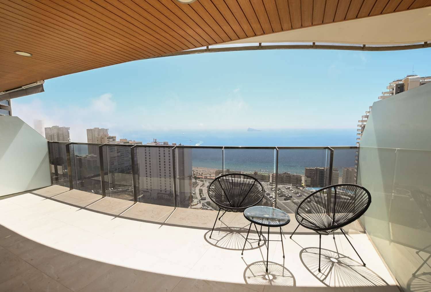 2 bedroom Beach Apartment for sale in Benidorm with pool - € 680,000 (Ref: 9610778)