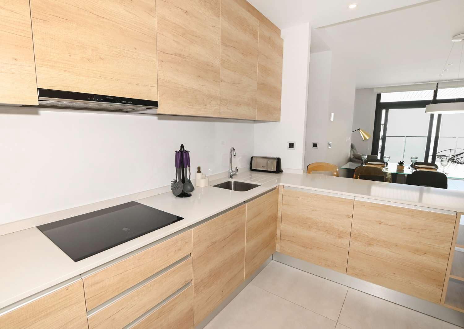 2 bedroom Beach Apartment for sale in Benidorm with pool - € 680,000 (Ref: 9610778)