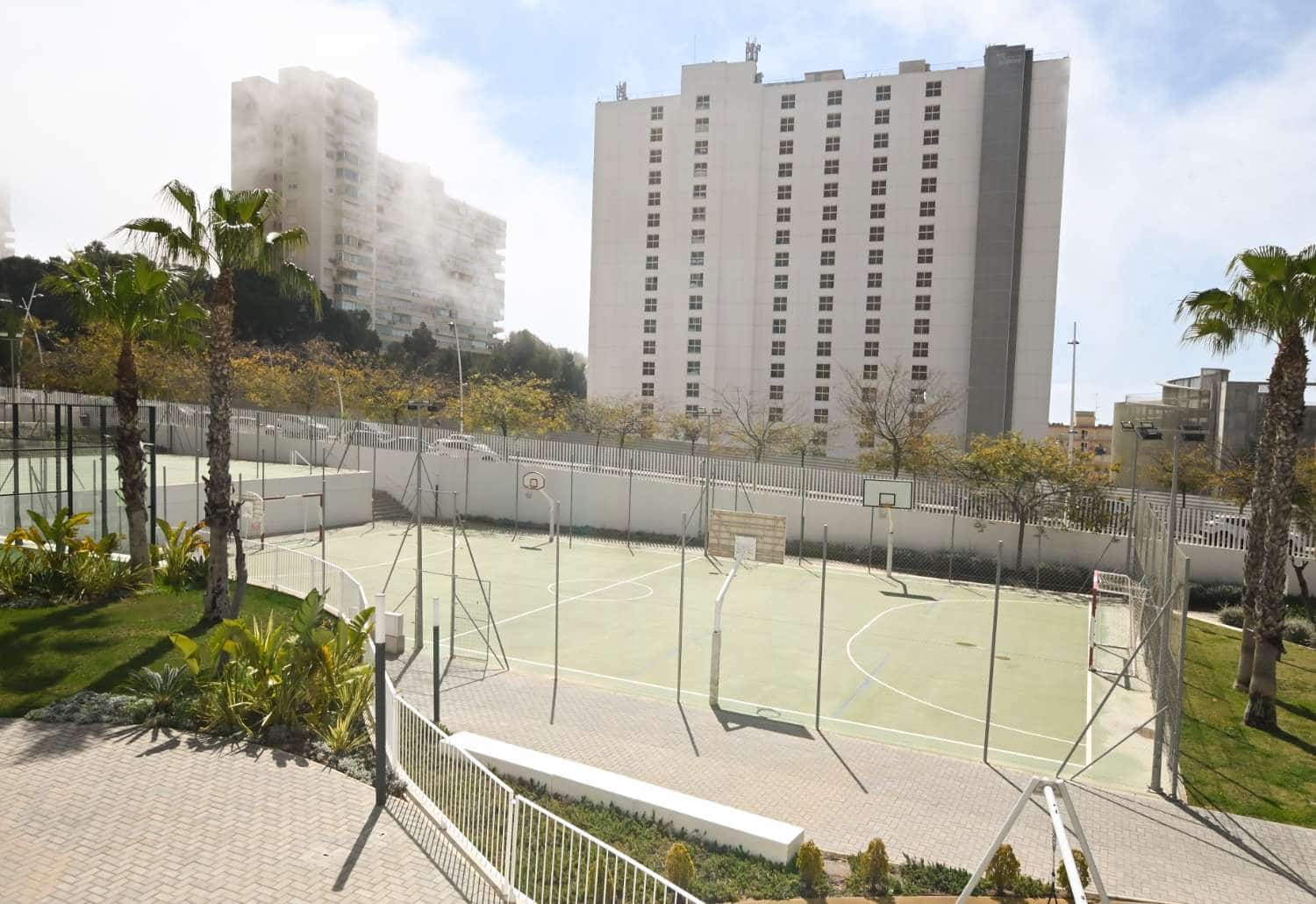 2 bedroom Beach Apartment for sale in Benidorm with pool - € 680,000 (Ref: 9610778)