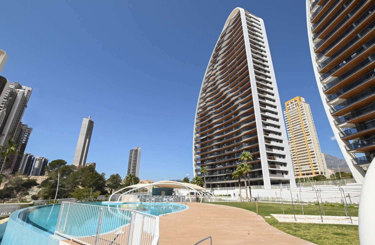 2 bedroom Beach Apartment for sale in Benidorm with pool - € 680,000 (Ref: 9610778)