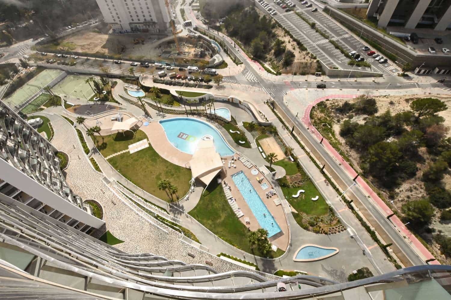 2 bedroom Beach Apartment for sale in Benidorm with pool - € 680,000 (Ref: 9610778)