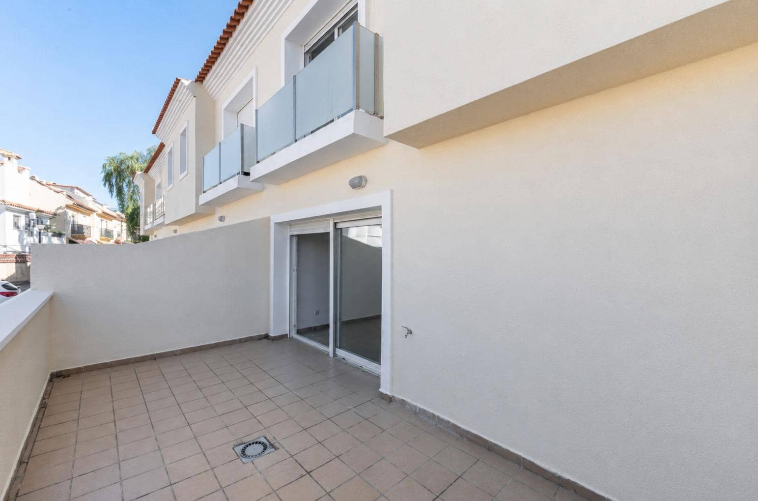 4 soverom Rekkehus til salgs i Fuengirola med svømmebasseng garasje - € 465 000 (Ref: 10005366)