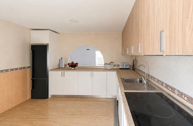 4 soverom Rekkehus til salgs i Los Boliches , Fuengirola med svømmebasseng garasje - € 465 000 (Ref: 10005366)