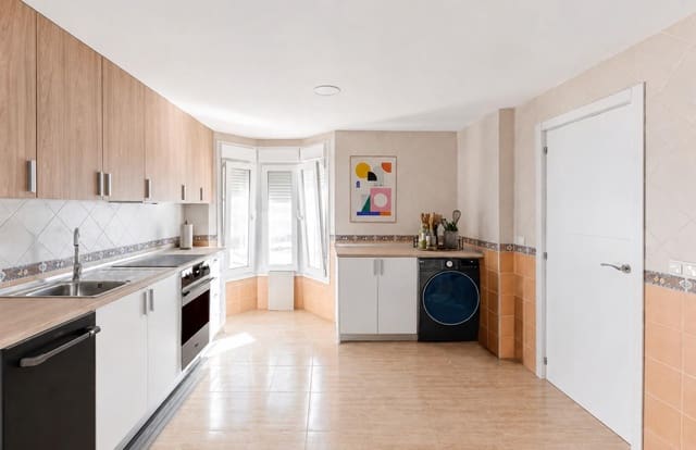 4 soverom Rekkehus til salgs i Los Boliches , Fuengirola med svømmebasseng garasje - € 465 000 (Ref: 10005366)