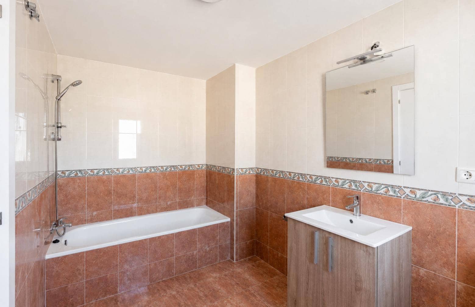 4 soverom Rekkehus til salgs i Fuengirola med svømmebasseng garasje - € 465 000 (Ref: 10005366)