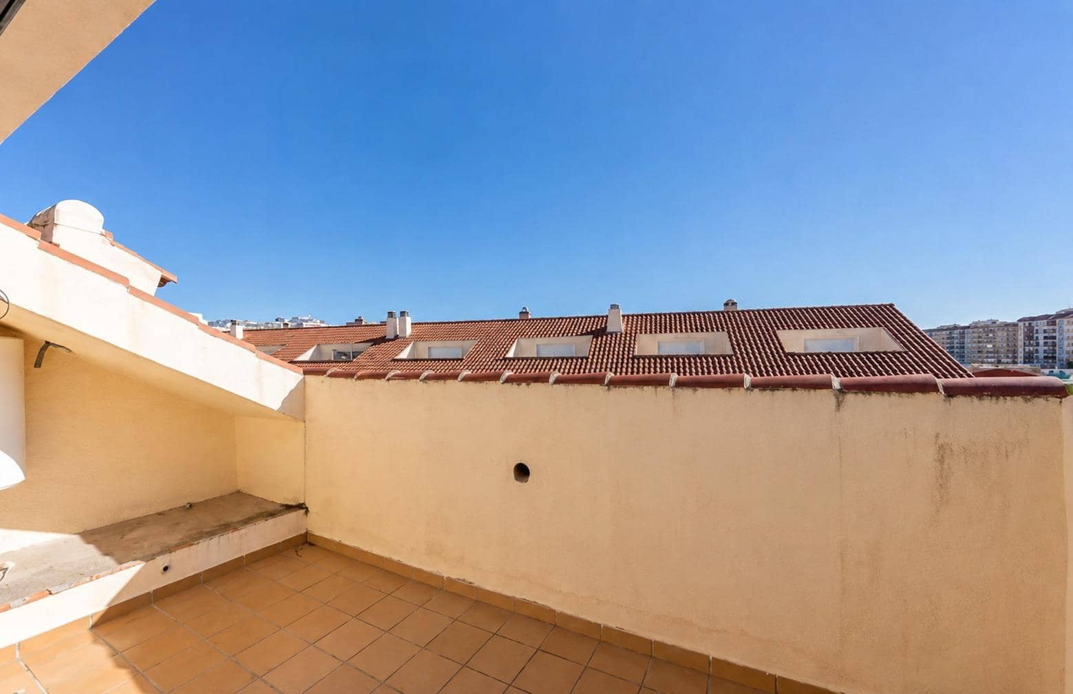 4 soverom Rekkehus til salgs i Fuengirola med svømmebasseng garasje - € 465 000 (Ref: 10005366)