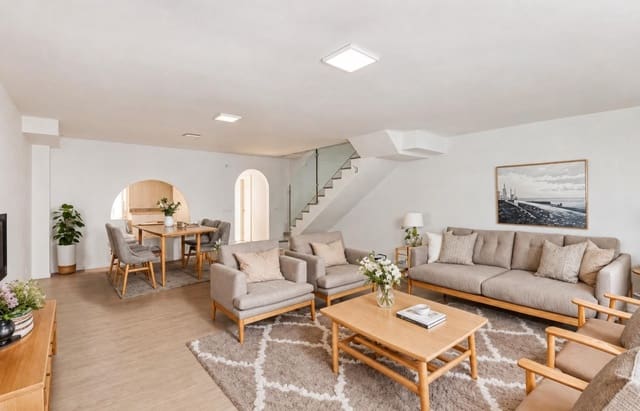 4 soverom Rekkehus til salgs i Los Boliches , Fuengirola med svømmebasseng garasje - € 465 000 (Ref: 10005366)