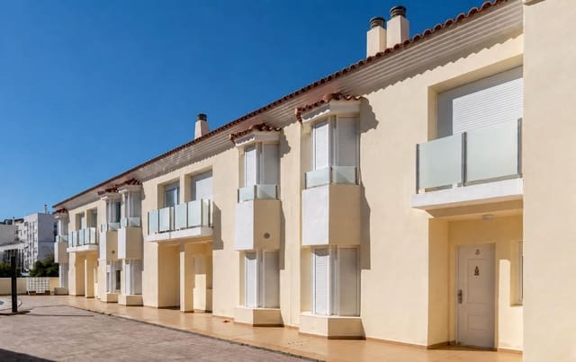 4 soverom Rekkehus til salgs i Los Boliches , Fuengirola med svømmebasseng garasje - € 465 000 (Ref: 10005366)