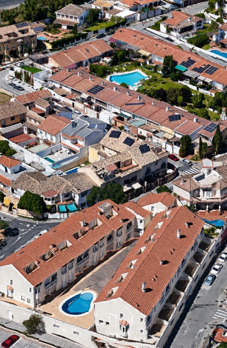 4 soverom Rekkehus til salgs i Fuengirola med svømmebasseng garasje - € 465 000 (Ref: 10005366)