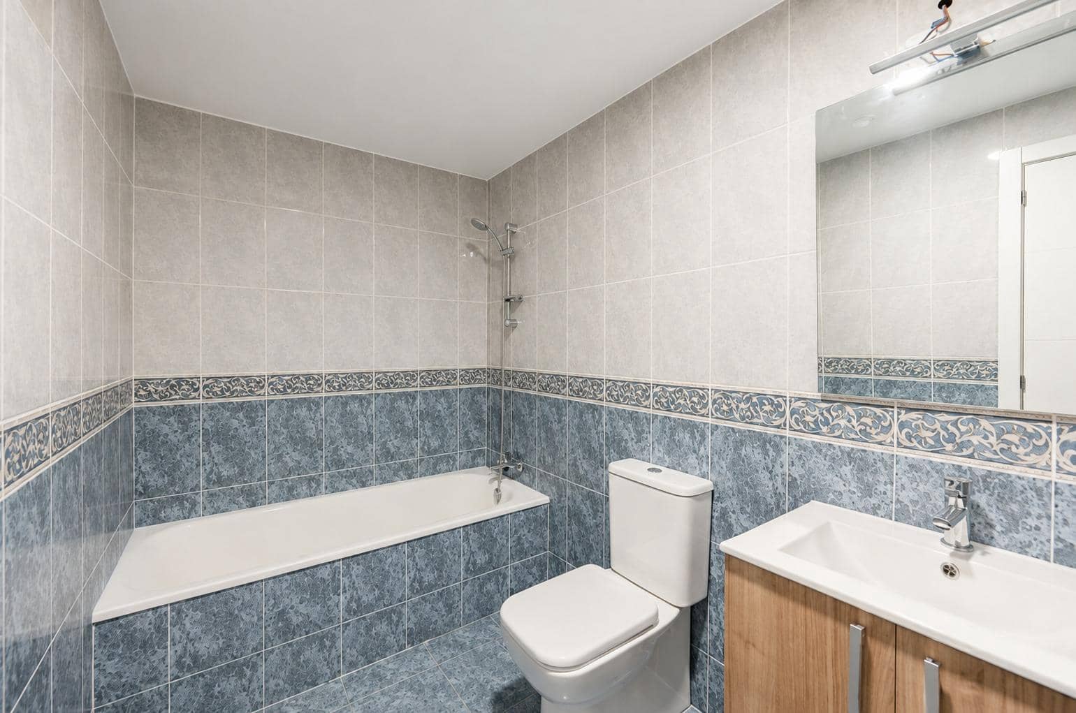4 soverom Rekkehus til salgs i Fuengirola med svømmebasseng garasje - € 465 000 (Ref: 10005366)