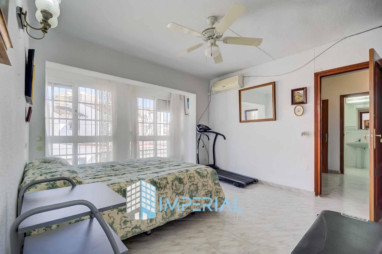 4 bedroom Terraced Villa for sale in Fuengirola with garage - € 640,000 (Ref: 10089621)