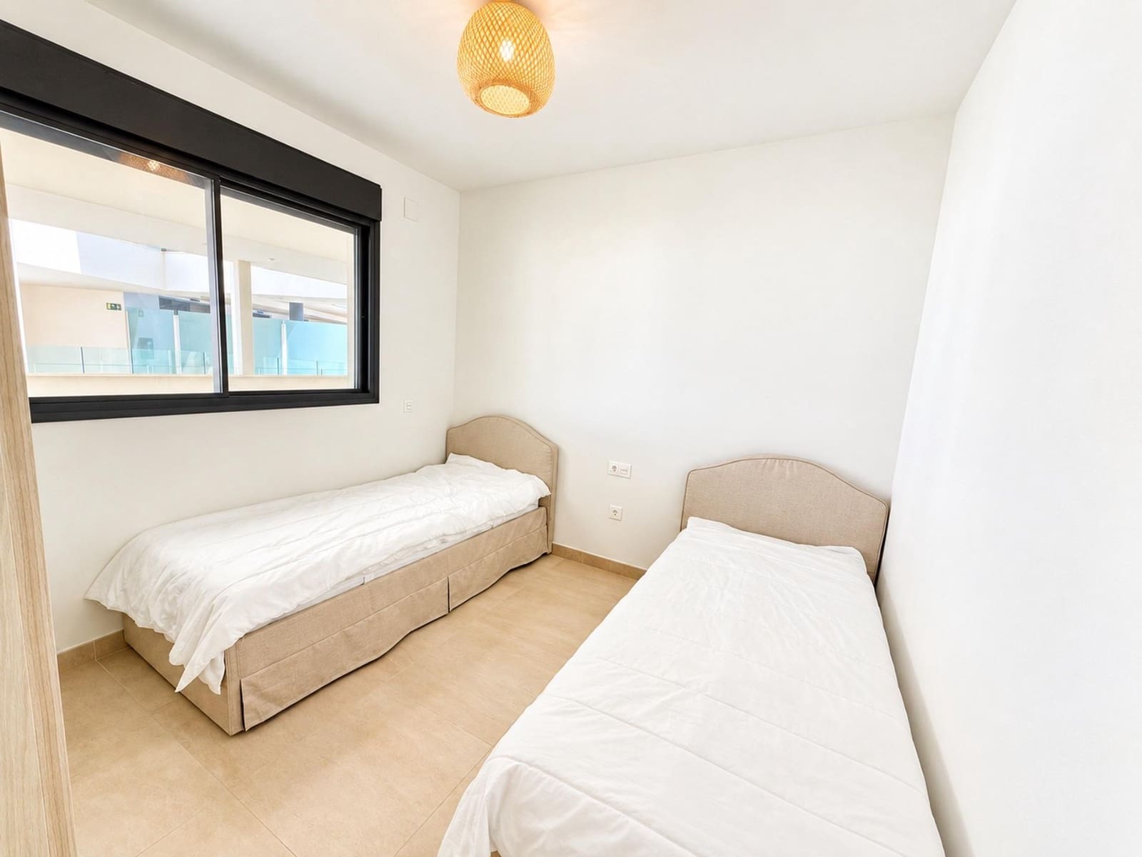 2 soverom Leilighet til salgs i Carvajal med svømmebasseng garasje - € 695 000 (Ref: 10139903)