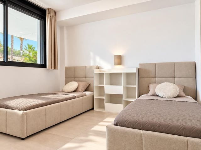 Apartamento de 2 habitaciones en Carvajal, Fuengirola en venta con piscina garaje - 945.000 € (Ref: 10148944)