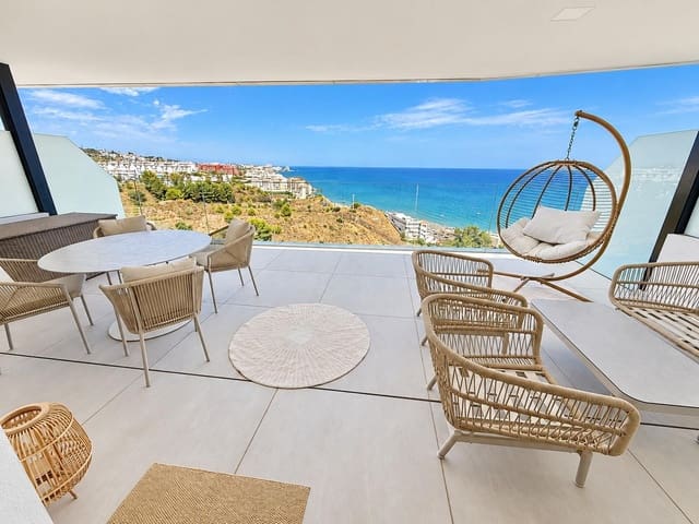 Apartamento de 2 habitaciones en Carvajal, Fuengirola en venta con piscina garaje - 945.000 € (Ref: 10148944)