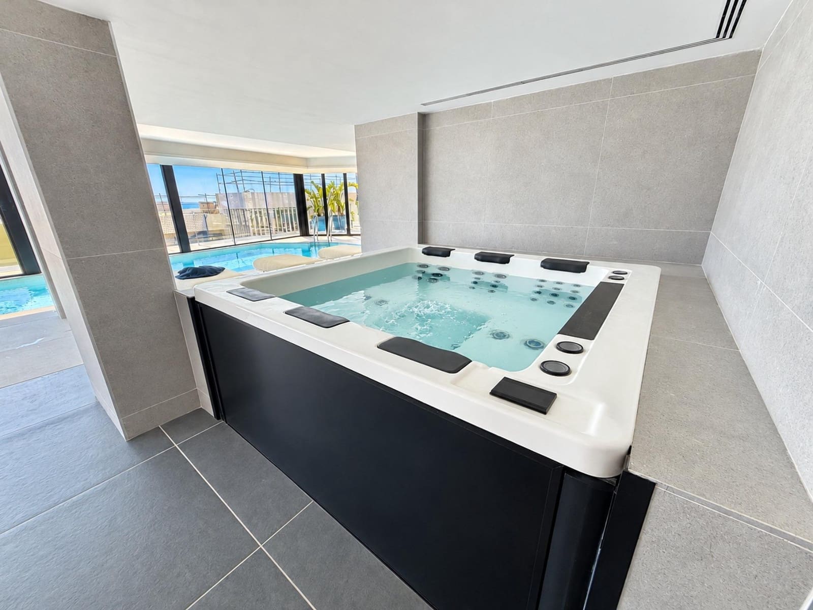 Apartamento de 2 habitaciones en Carvajal en venta con piscina garaje - 945.000 € (Ref: 10148944)