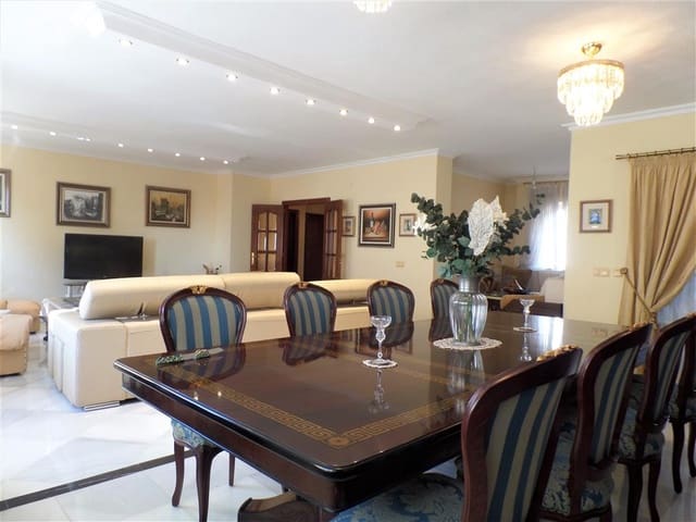4 bedroom Apartment for sale in Fuengirola with pool garage - € 609,000 (Ref: 5112713)