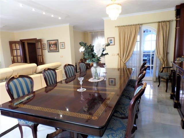 4 bedroom Apartment for sale in Fuengirola with pool garage - € 609,000 (Ref: 5112713)
