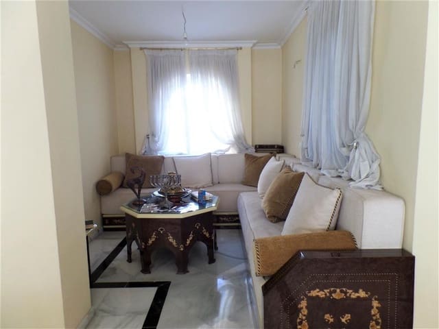 4 bedroom Apartment for sale in Fuengirola with pool garage - € 609,000 (Ref: 5112713)