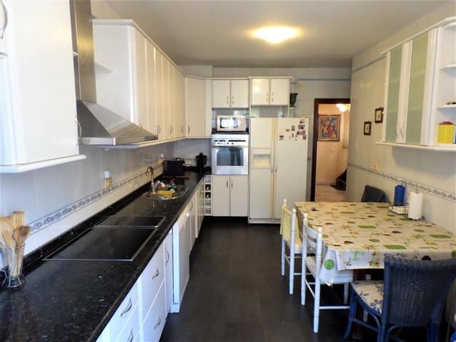 4 bedroom Apartment for sale in Fuengirola with pool garage - € 609,000 (Ref: 5112713)