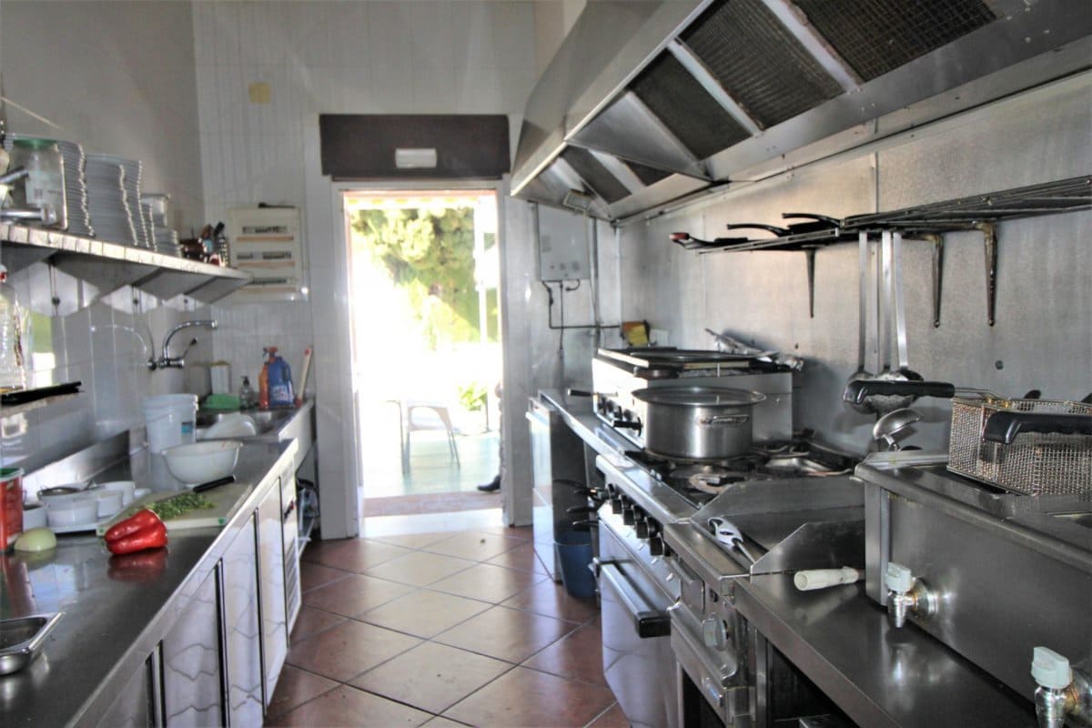 Erhverv til salg i Calahonda - € 532.500 (Ref: 5112762)