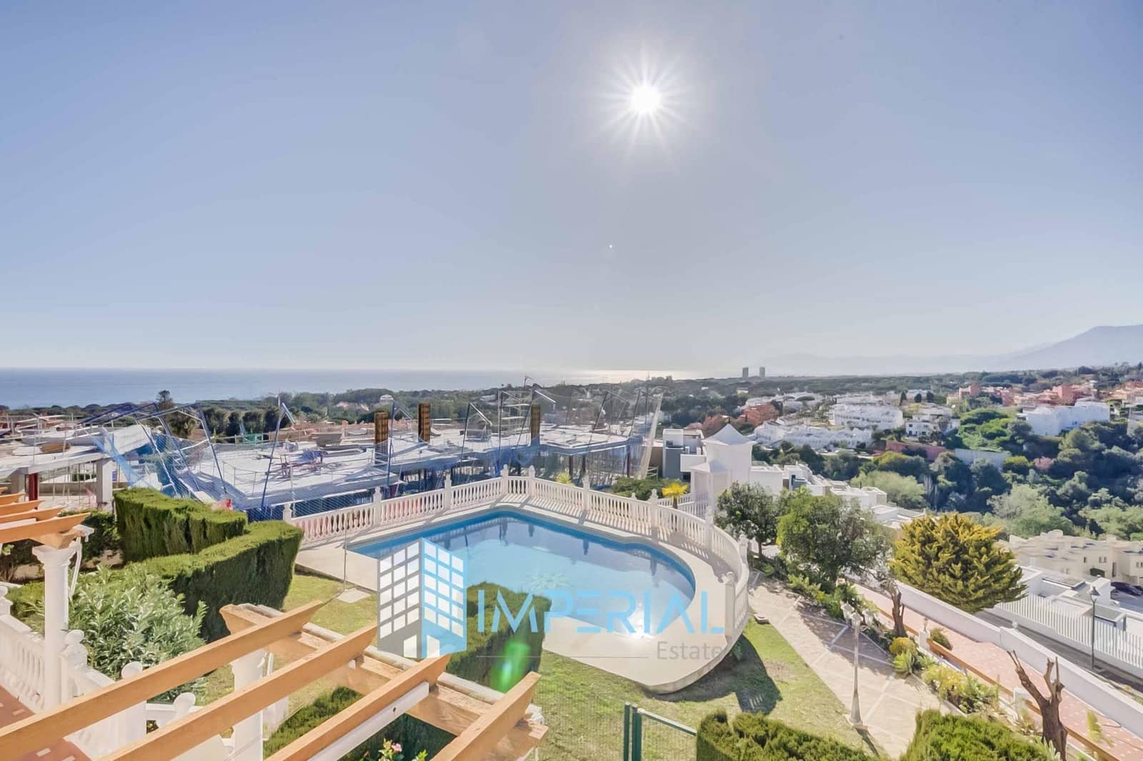3 slaapkamer Rijtjeshuis te koop in Marbella met zwembad garage - € 895.000 (Ref: 8911373)