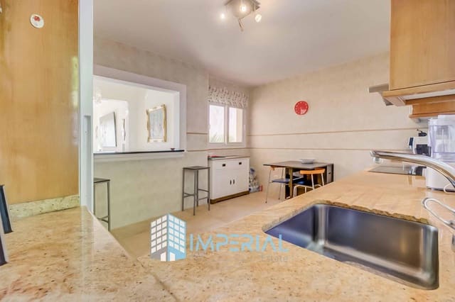 3 makuuhuone Rivitalo myytävänä paikassa Marbella mukana uima-altaan 
autotalli - 895 000 € (Ref: 8911373)