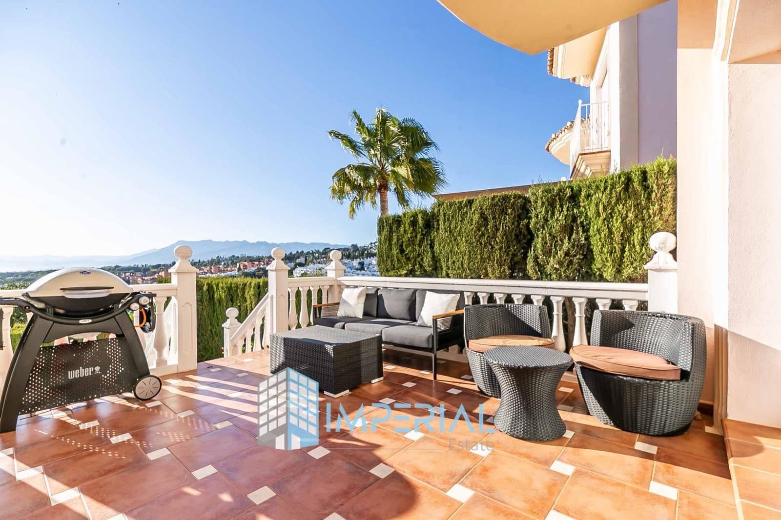 3 slaapkamer Rijtjeshuis te koop in Marbella met zwembad garage - € 895.000 (Ref: 8911373)