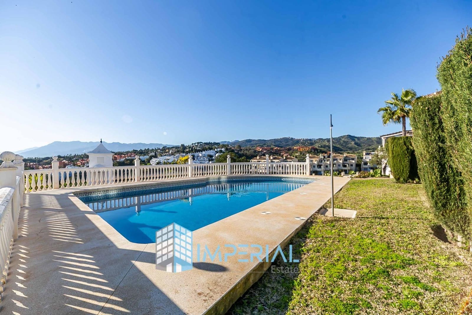 3 slaapkamer Rijtjeshuis te koop in Marbella met zwembad garage - € 895.000 (Ref: 8911373)