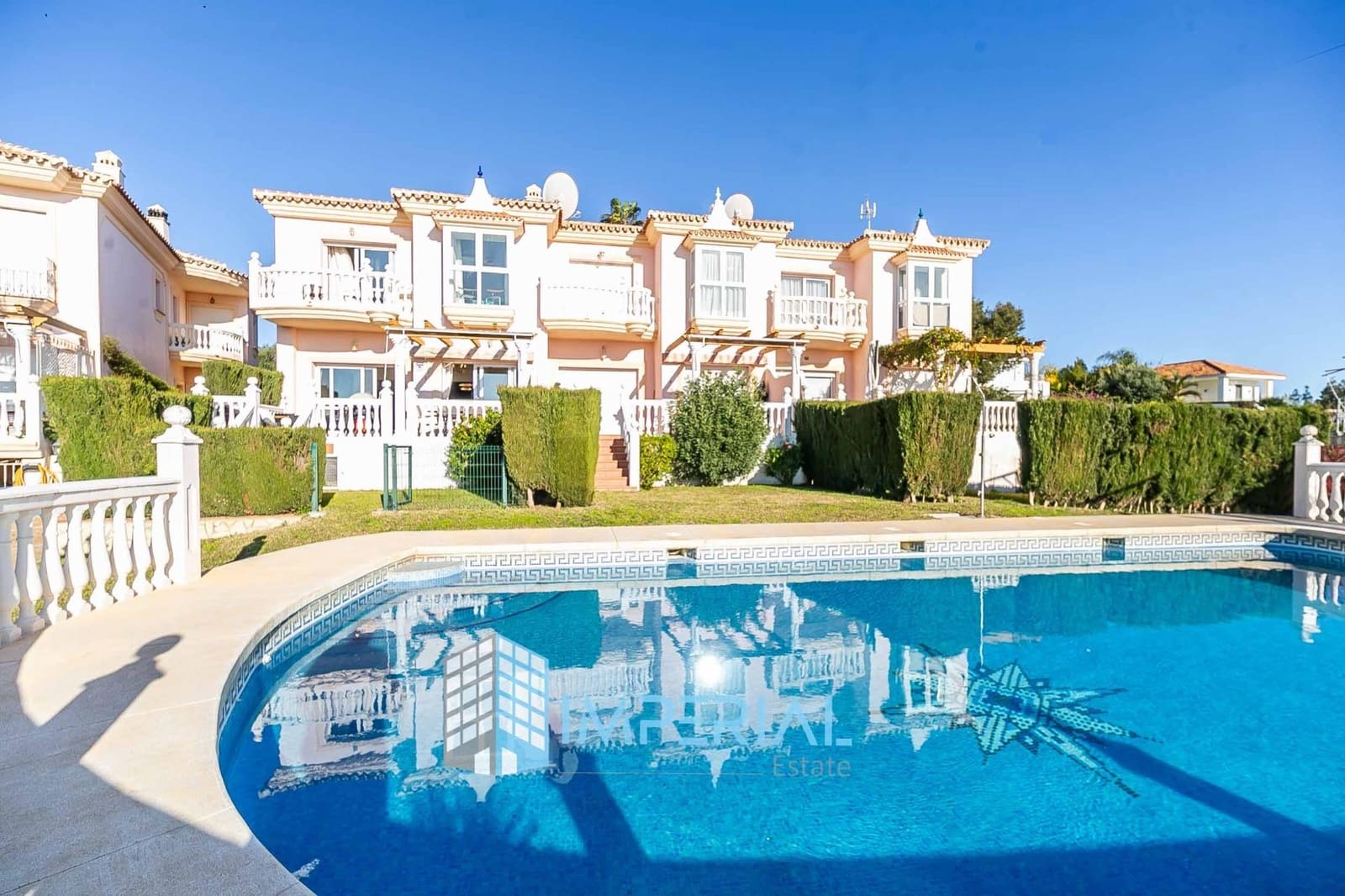 3 slaapkamer Rijtjeshuis te koop in Marbella met zwembad garage - € 895.000 (Ref: 8911373)