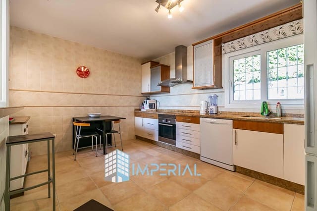 3 makuuhuone Rivitalo myytävänä paikassa Marbella mukana uima-altaan 
autotalli - 895 000 € (Ref: 8911373)