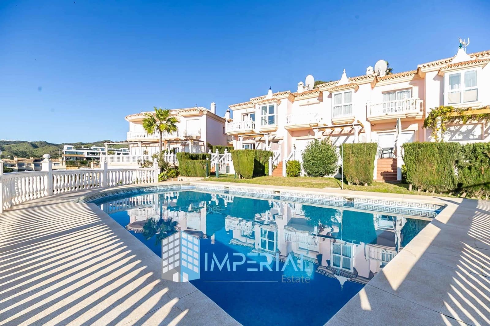 3 slaapkamer Rijtjeshuis te koop in Marbella met zwembad garage - € 895.000 (Ref: 8911373)