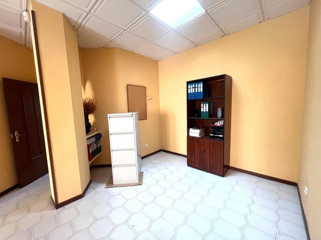 3 bedroom Commercial for sale in Fuengirola - € 245,000 (Ref: 9036837)