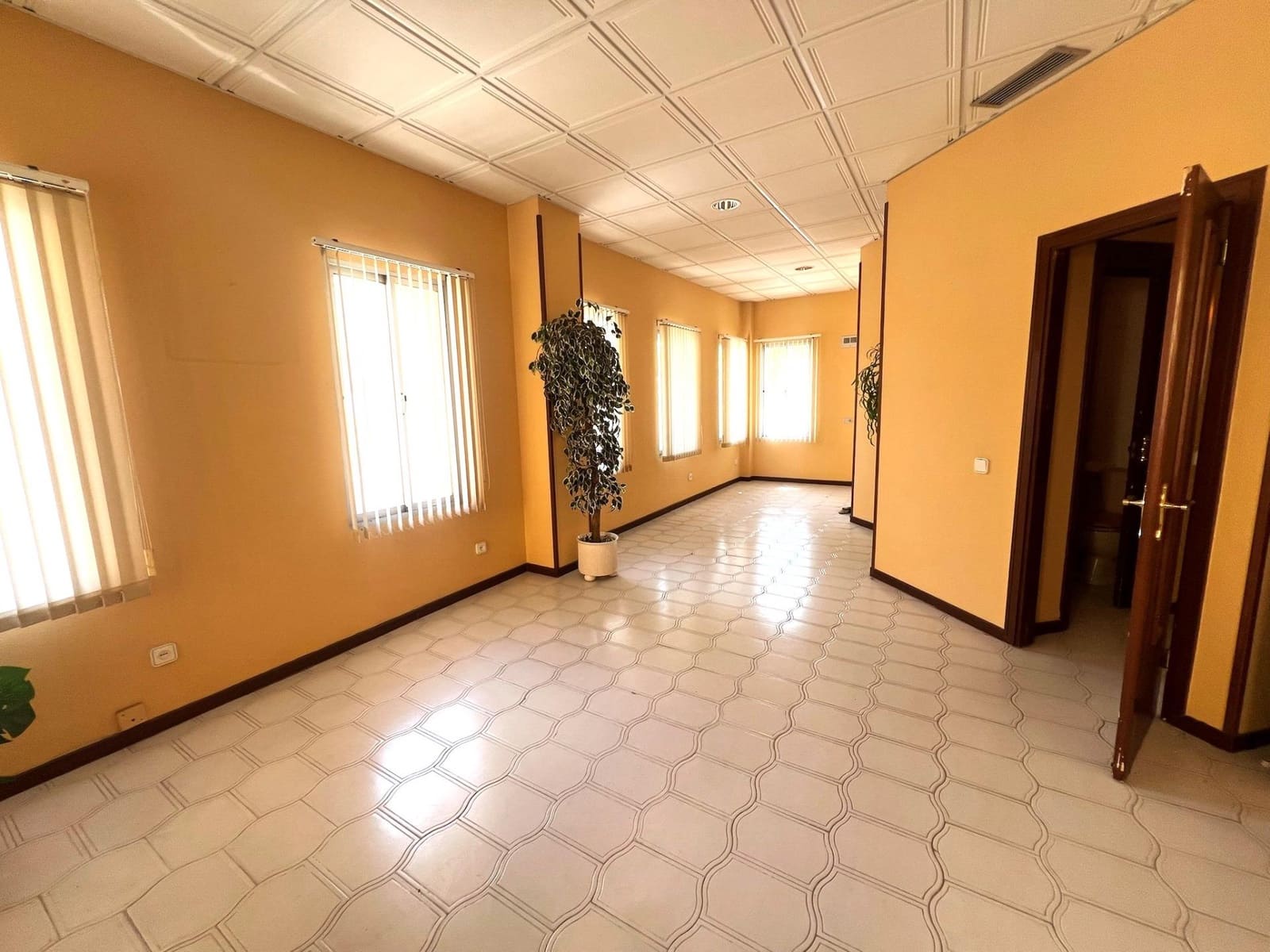 3 chambre Local Commercial à vendre à Fuengirola - 245 000 € (Ref: 9036837)